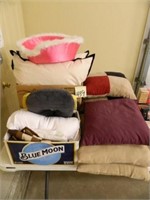 Approx. 10 Pillows, Iowa Hawkeyes Seat Cushion