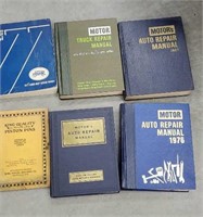 Box of automotive books including 1922 King