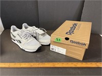 Men’s size 10 classic running shoes - new with