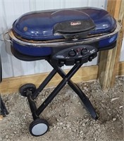 Road Trip portable gas grill with bag