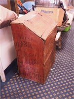 Lift-top bin made from wooden crates