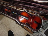 Unmarked Student Fiddle in Case