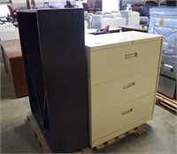 PALLET WITH 2-LATERAL METAL FILE CABINETS AND