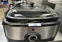 GE Slow Cooker with cover