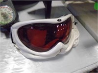 SKI GOGGLES