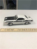 Johnny Lightning 1970 Dodge Challenger Die Cast