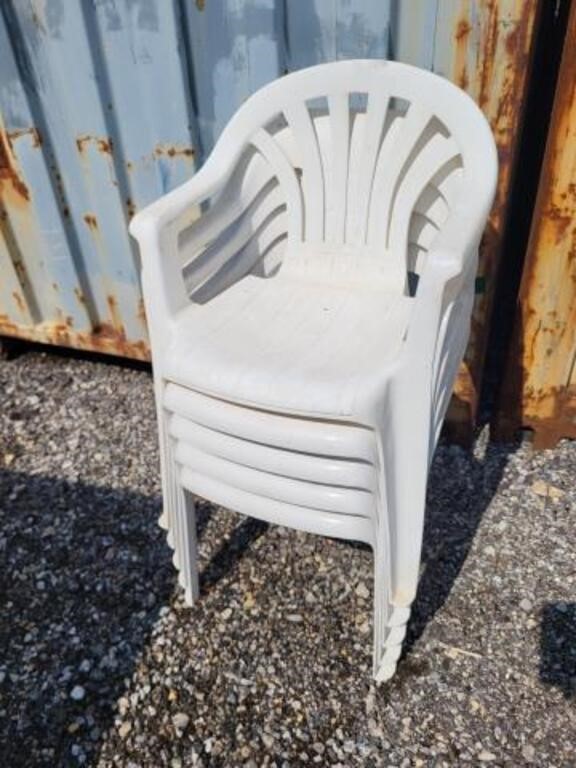 5 white plastic chairs