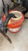 Shop vac with accessories