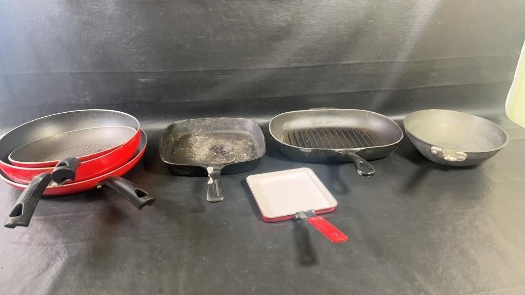 Stir fry pans, cast iron skillet