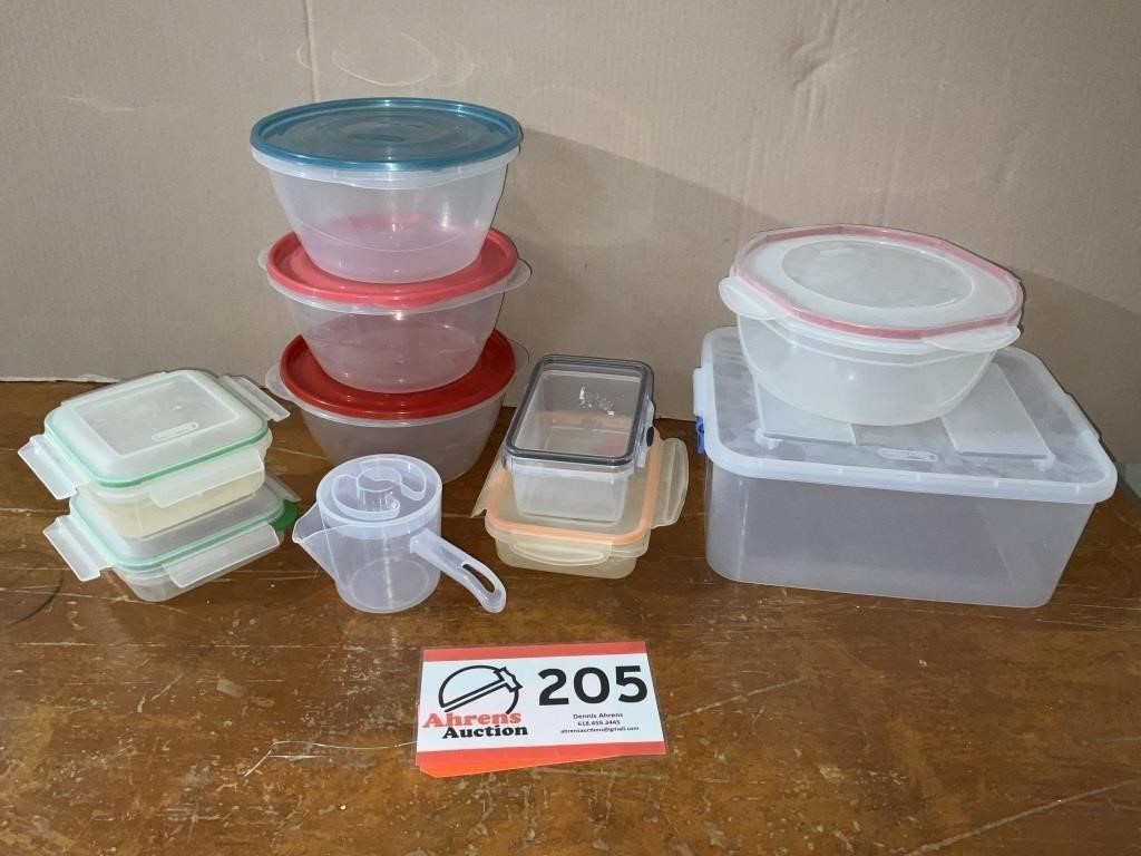 Assorted Tupperware