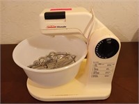 Sunbeam Mixmaster stand mixer, works, unit is