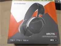 Steel Series Arctis 7 lossless wireless gaming