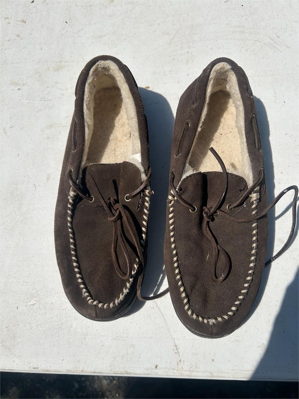 men`s slippers, size 10