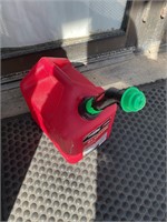 2+ gallon Briggs and Stratton gas can