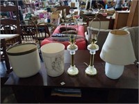 Lot of 3 lamps and 2 wastebaskets.