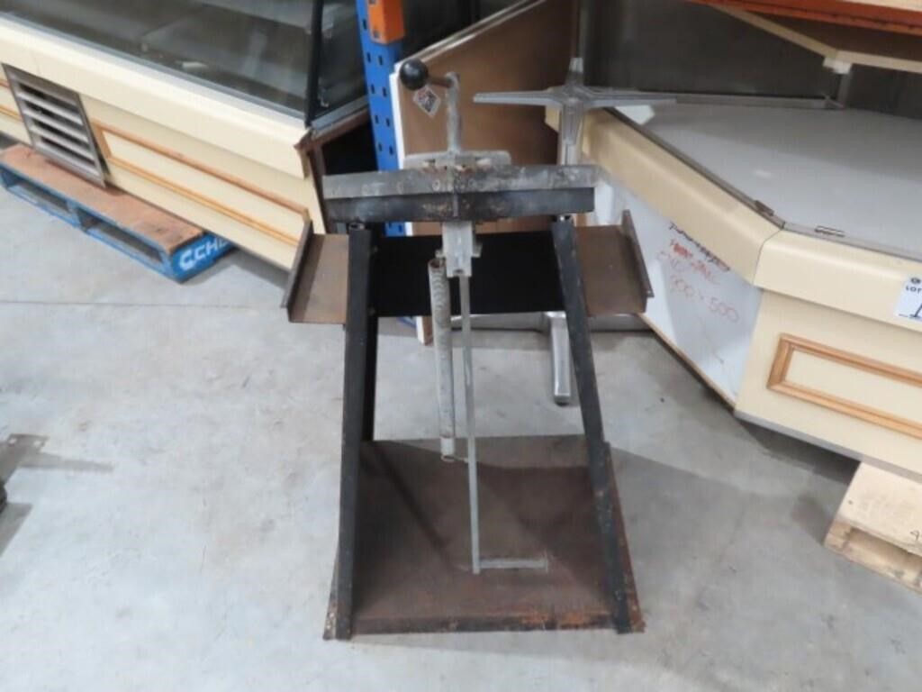 Treadle Operated Corner Crimping Press