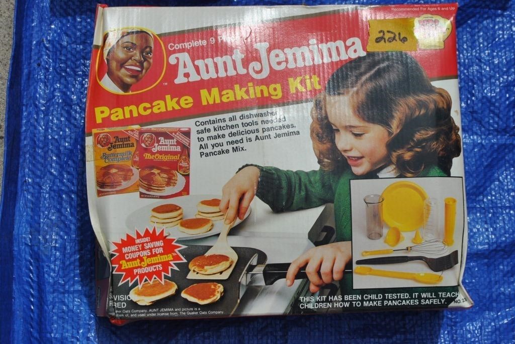 9 piece Aunt Jemima pancake making kit NEW