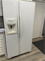 Maytag SidexSide Refrigerator/Freezer