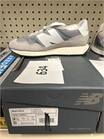 NB sneaker 9.5