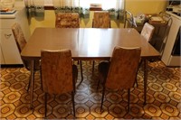 Vintage Kitchen Tables & Chairs