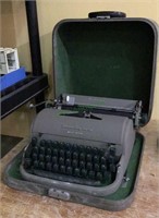 Advantage Remington Quiet-Riter typewriter
