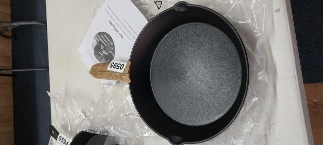 WAGNER Cast Iron Skillet, No 5 on Front Handle With Letter B, Flat Ridge on  Underside of Handle With Letter P, Unmarked 1950s 8 Inch Skillet 