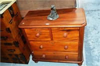 Small cedar chest of 4 drawers,