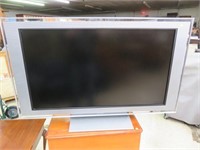 SONY 46" FLAT SCREEN TV AND REMOTE-WORKS