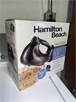 (NIB) HAMILTON BEACH HAND MIXER W/ 5 ATTACHMENTS