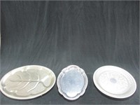 (2) Aluminum Trays and (1) Plate