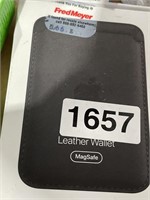 APPLE LEATHER WALLET RETAIL $60