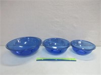 COLORFUL SET OF BLUE MIXING BOWLS