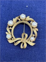 Vintage brooch Pearl