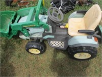 998) John Deere battery operated tractor w/trailer
