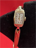 Elgin Ladies watch. Gold tone. Small amount of