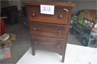 SMALL NICE 3 DRAWER CHEST, 19X14X27, HAS NICK