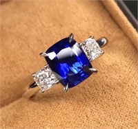 3.3ct Royal Blue Sapphire 18Kt Gold Ring