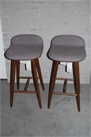 PAIR OF CONTEMPORARY MODERN STYLE STOOLS