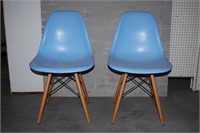 PAIR OF LT BLUE CONTEMPORARY SIDE CHAIRS