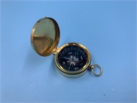 Brass compass with lid                (I 99)