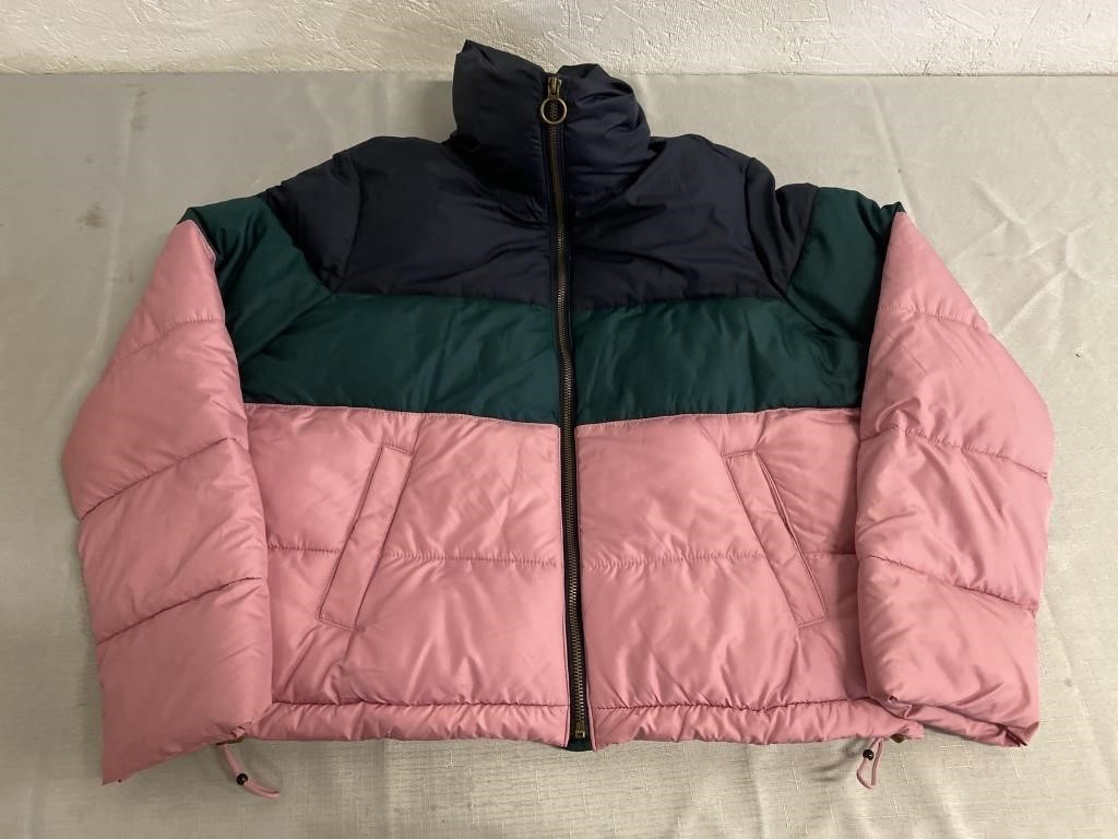 Hollister Winter Puffer Jacket Size Medium NWT