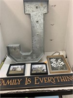 Nativity scene sign, metal J, flower pic, Wood