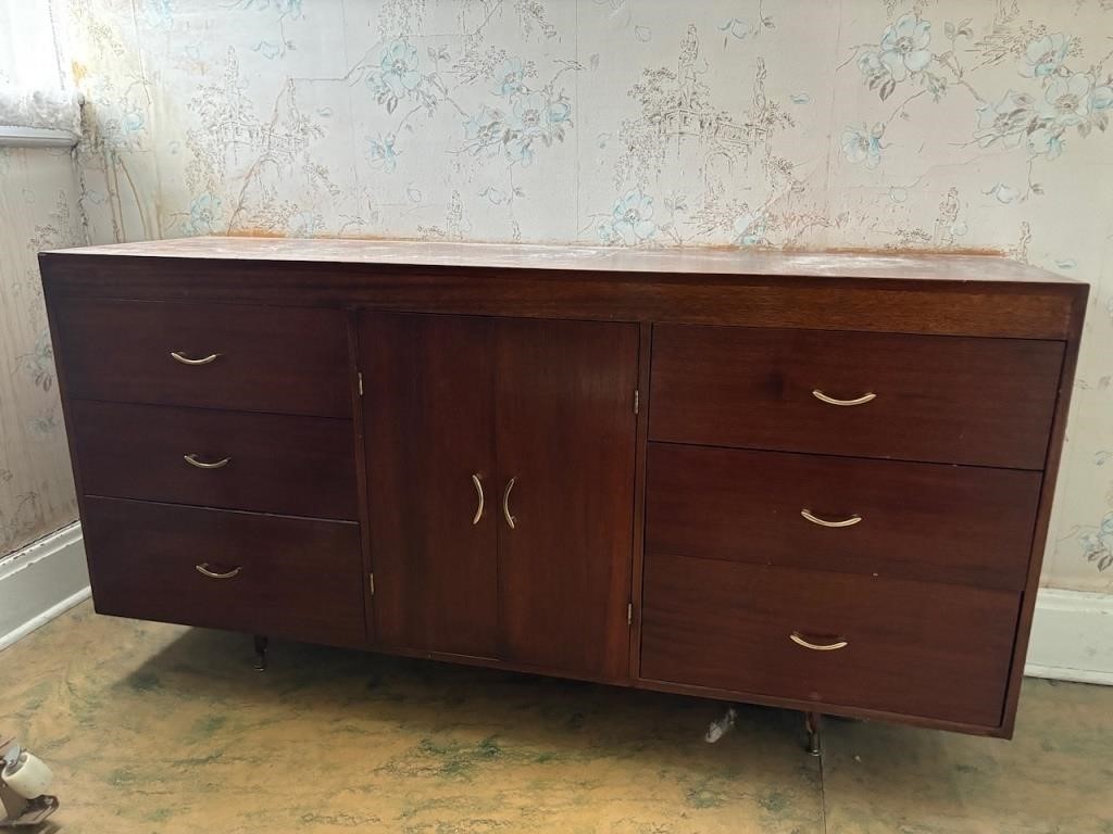 MCM Dresser