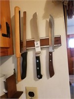 Knife rack w/ knives and mug rack with 8 mugs