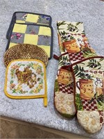 Pot holders & oven mitts