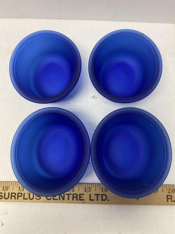 4 Blue serving dishes