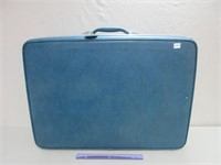 VINTAGE BLUE SUITCASE WITH KEY