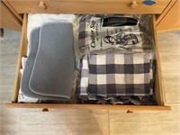 2 Drawers With Assorted Place Mats & Cloths