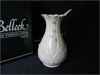 Dalridad Belleck Vase w/Box - 8" Tall