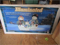 Illuminated Snowman Family Decor